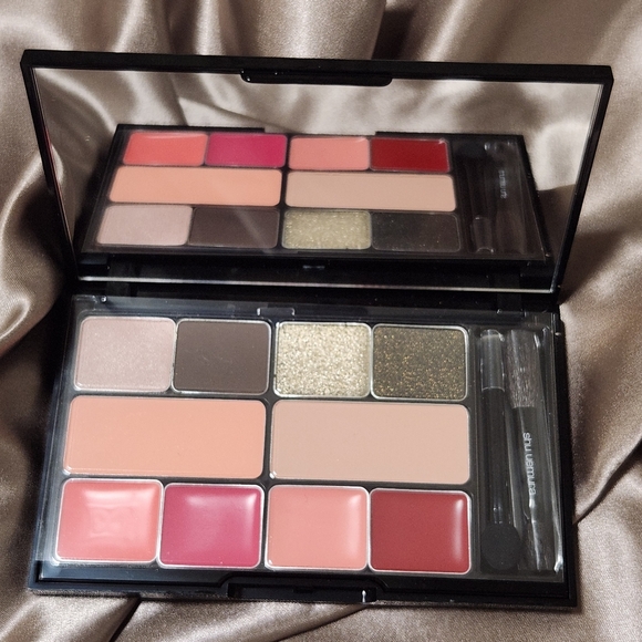 shu uemura Tokyo Doll eyeshadow, blush and lip color palette - Picture 1 of 5